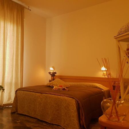 Hotel Romantica Rimini Bagian luar foto