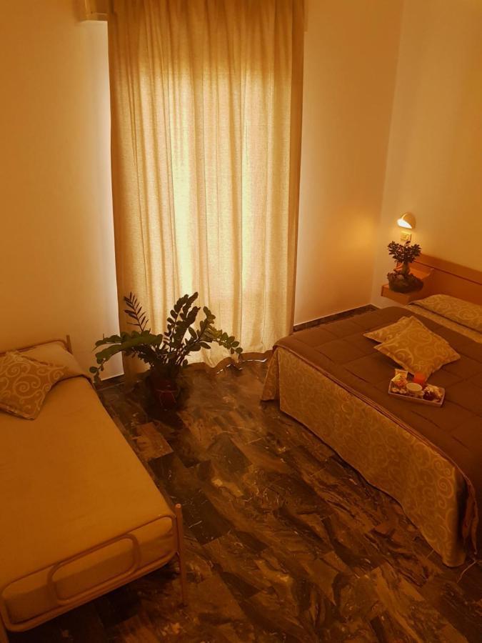 Hotel Romantica Rimini Bagian luar foto