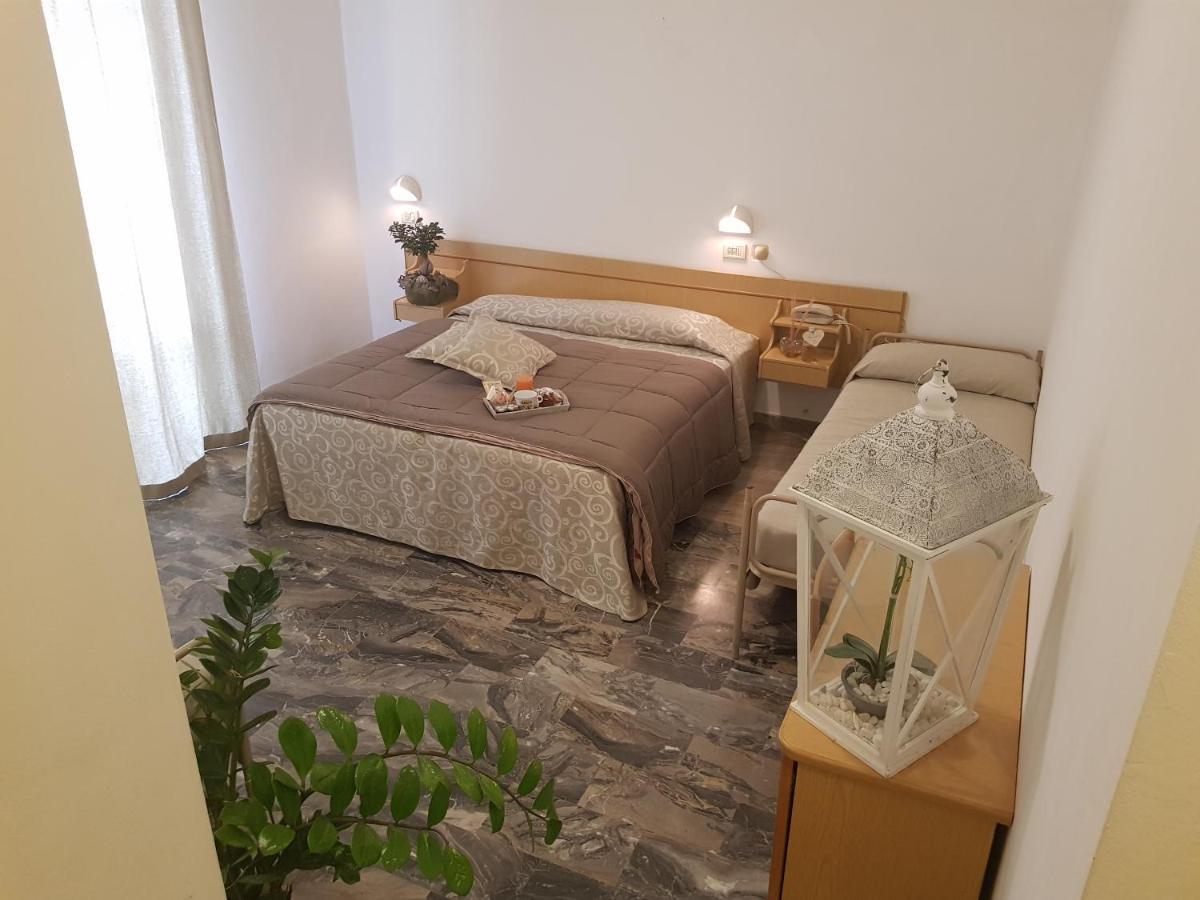 Hotel Romantica Rimini Bagian luar foto
