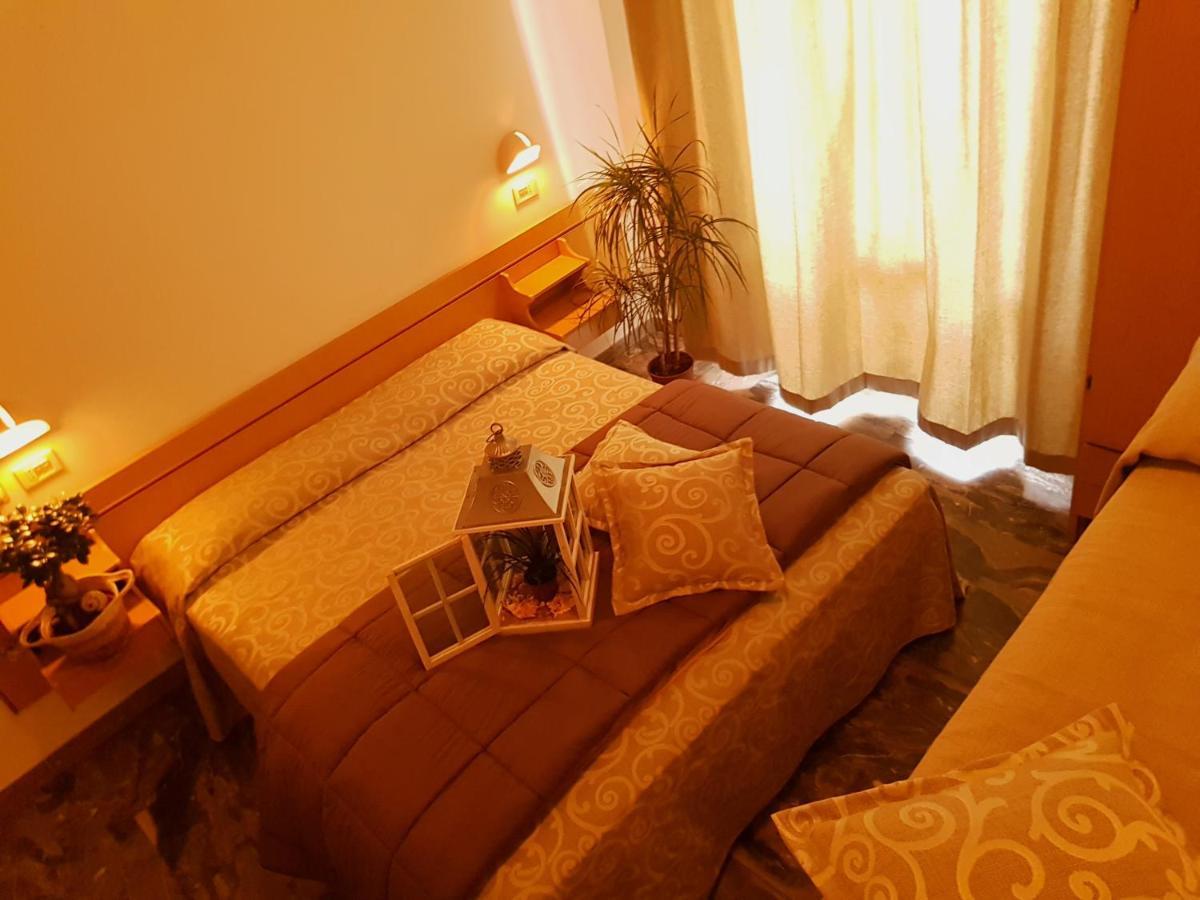 Hotel Romantica Rimini Bagian luar foto