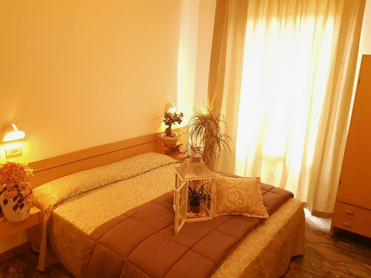 Hotel Romantica Rimini Bagian luar foto