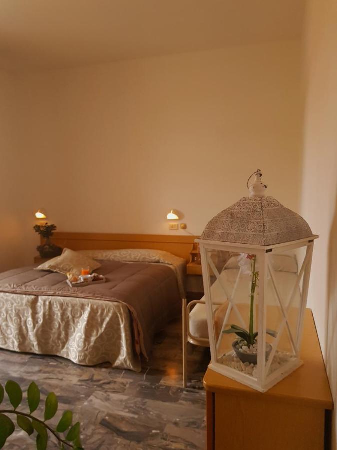 Hotel Romantica Rimini Bagian luar foto