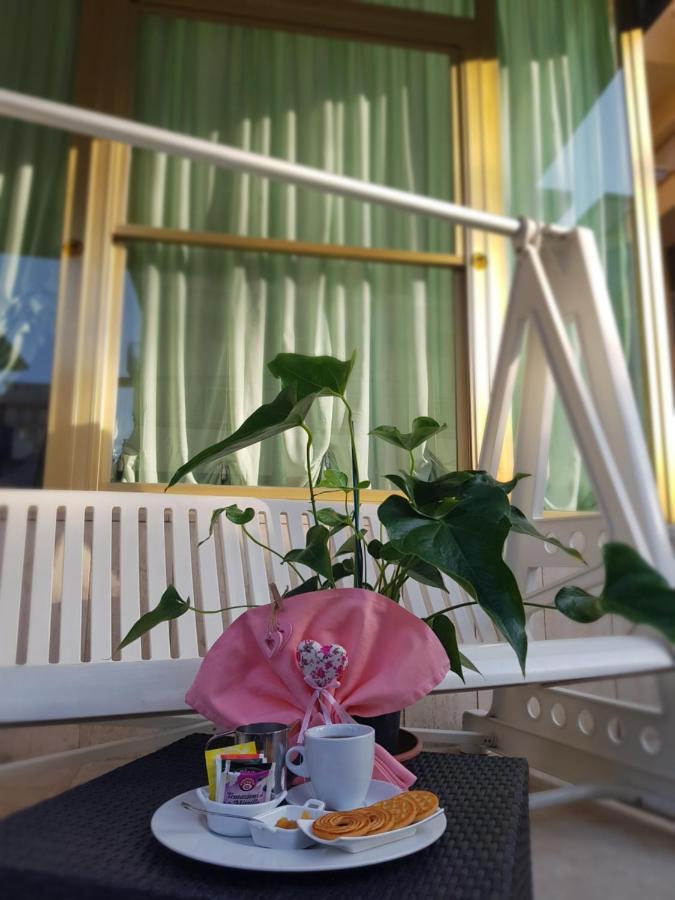 Hotel Romantica Rimini Bagian luar foto