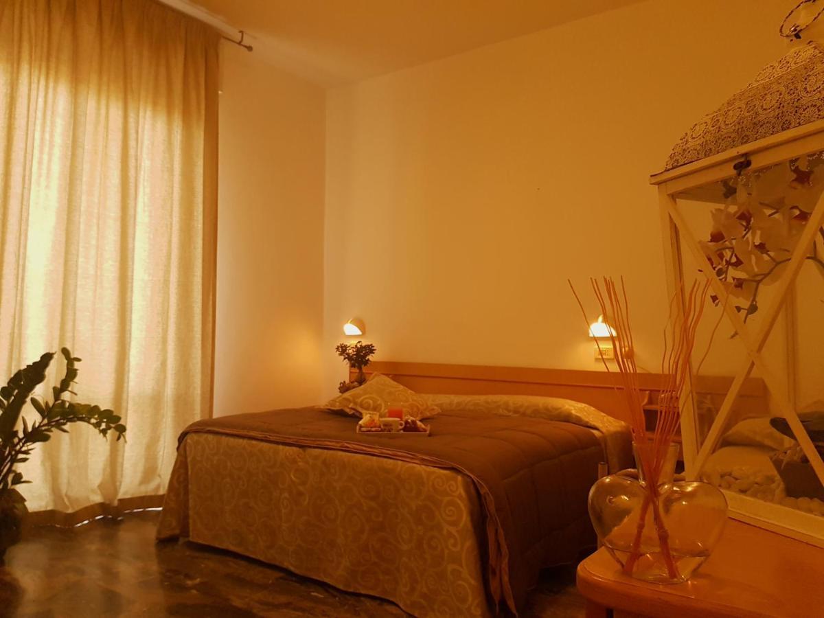 Hotel Romantica Rimini Bagian luar foto