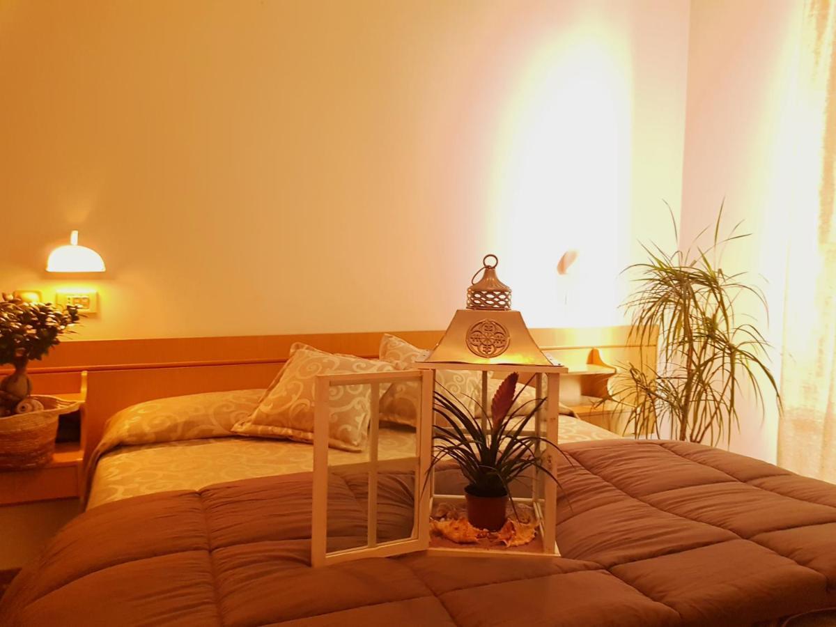 Hotel Romantica Rimini Bagian luar foto