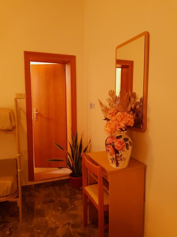 Hotel Romantica Rimini Bagian luar foto