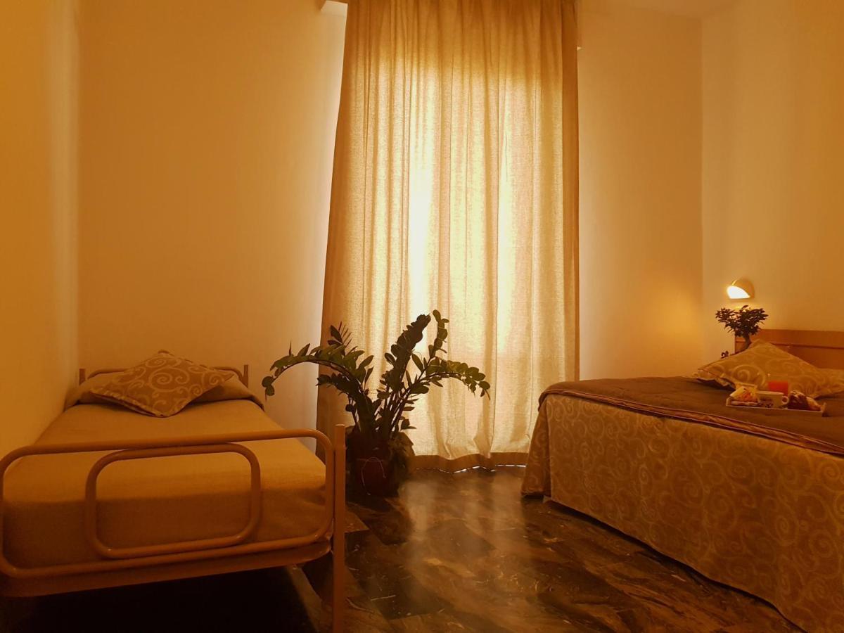 Hotel Romantica Rimini Bagian luar foto