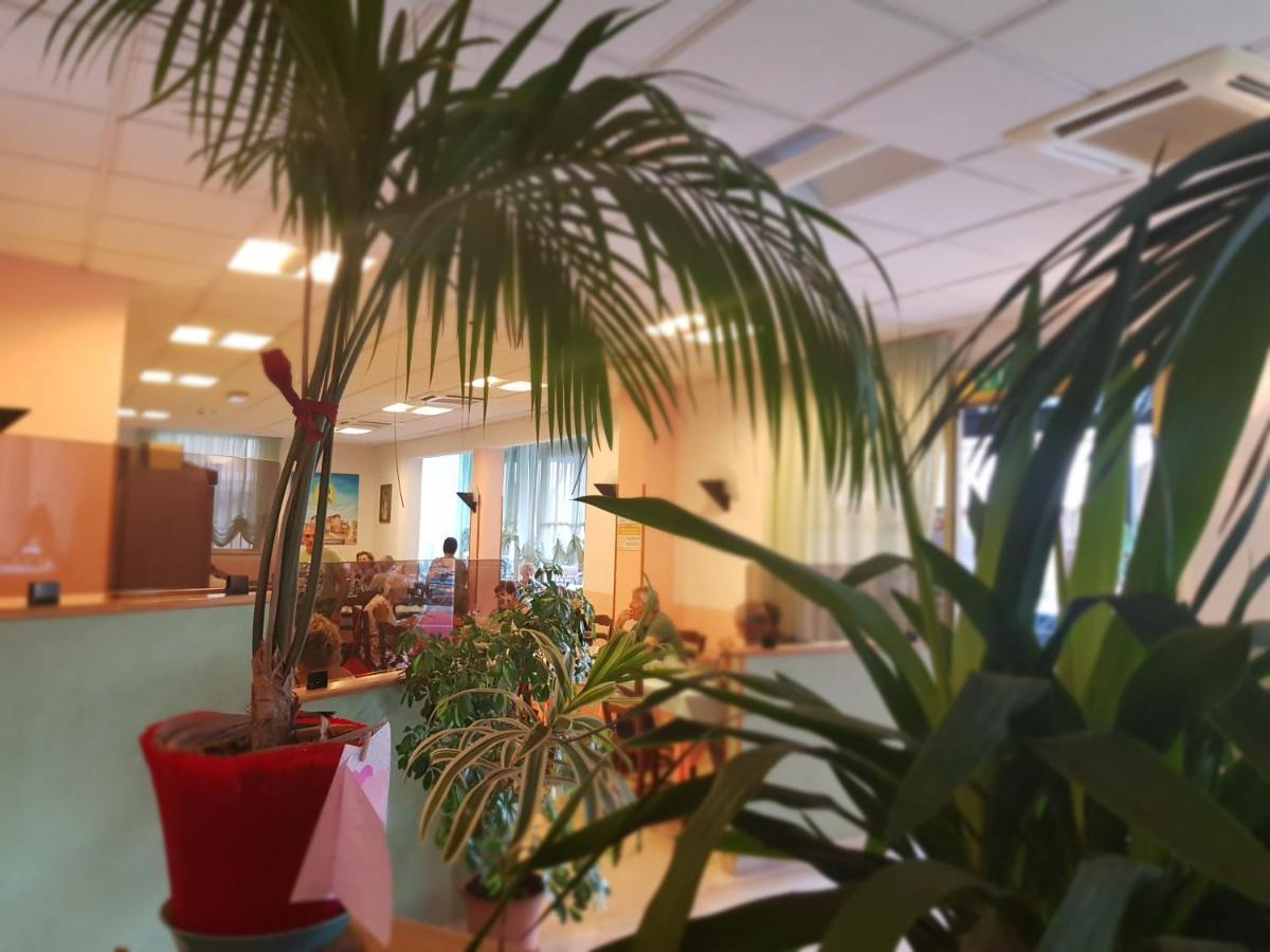 Hotel Romantica Rimini Bagian luar foto