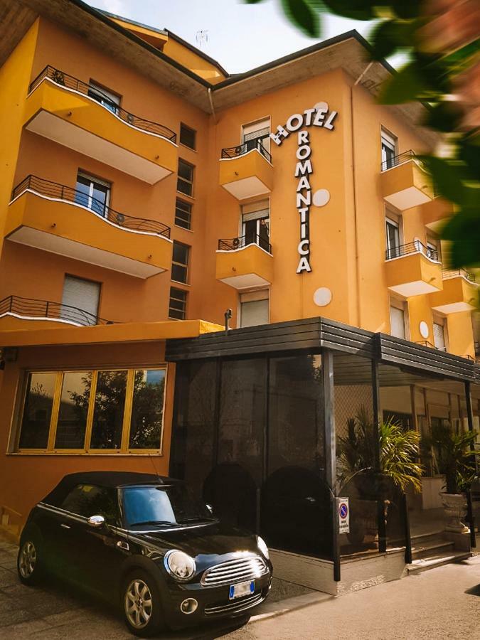 Hotel Romantica Rimini Bagian luar foto