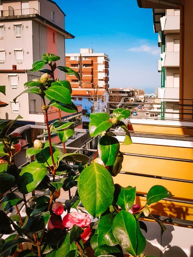 Hotel Romantica Rimini Bagian luar foto