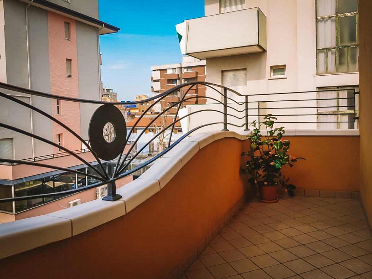 Hotel Romantica Rimini Bagian luar foto