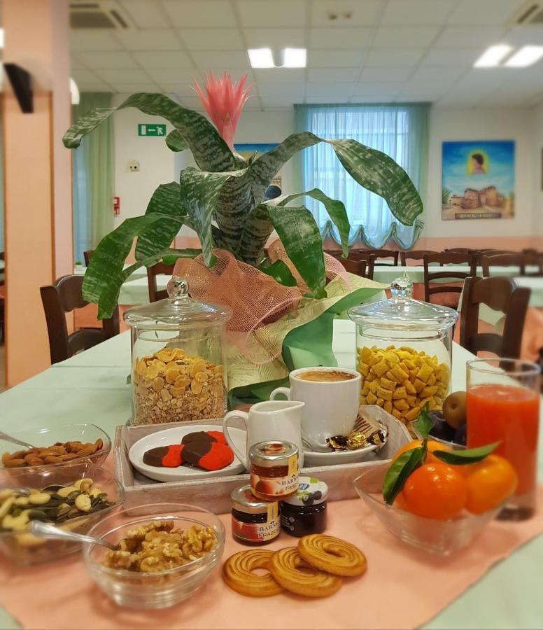 Hotel Romantica Rimini Bagian luar foto
